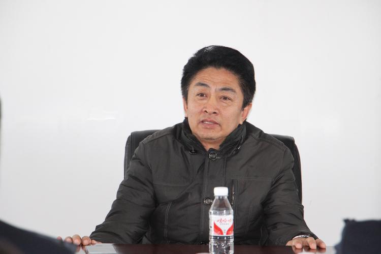 呼伦贝尔市公安局党委委员,副局长雷胜深入新右旗公安局阿镇派出所督